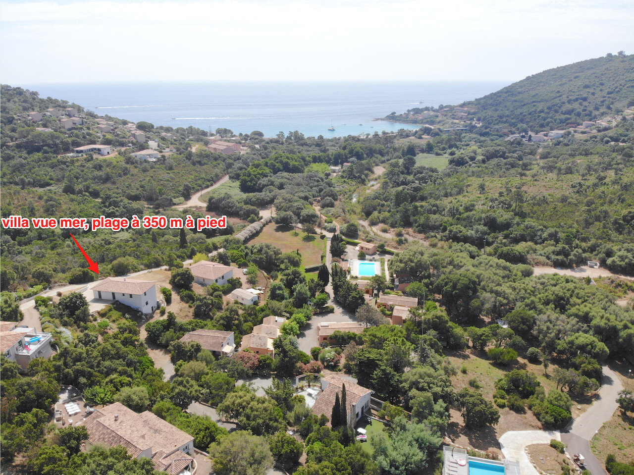 Tarco: A 300m. de la plage à pied, VILLA RÉCENTE T-4 TRÈS BELLE VUE MER ET MONTAGNE, studio en rez-de jardin, PISCINABLE.