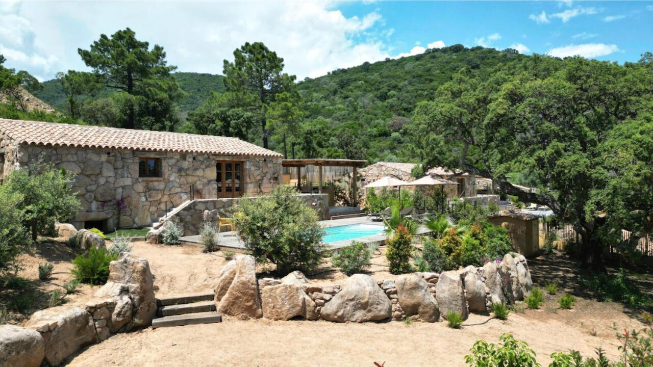 FAUTÉA: Dans résidence sécurisée, BERGERIE NEUVE VUE MER avec PISCINE, ACCÉS PRIVATIF ET SÉCURISÉ À LA PLAGE À 100M. RENTABILITÉ IMMÉDIATE et TVA RÉCUPÉRABLE.