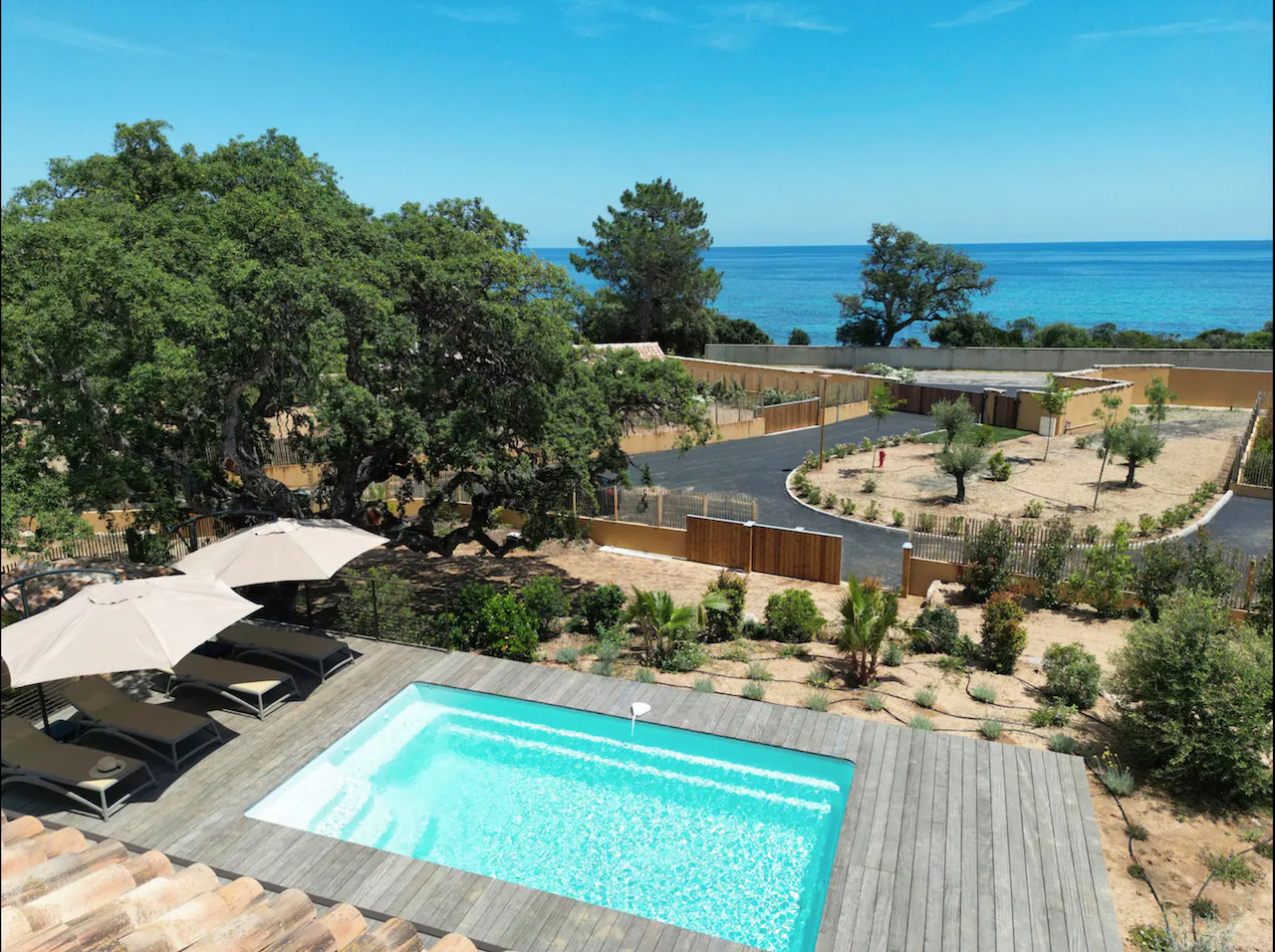FAUTÉA: Dans résidence sécurisée, BERGERIE NEUVE VUE MER avec PISCINE, ACCÉS PRIVATIF ET SÉCURISÉ À LA PLAGE À 100M. RENTABILITÉ IMMÉDIATE et TVA RÉCUPÉRABLE.