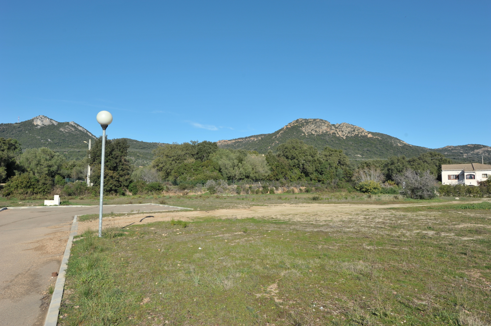 Terrain à bâtir VIABILISÉ entre Ste Lucie de Porto-Vecchio et Fautéa.