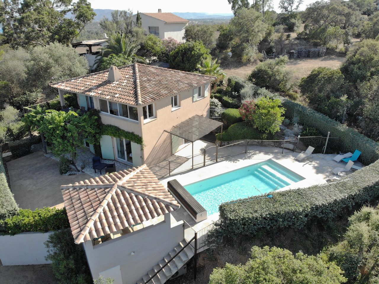 Entre St Cyprien et Pinarello, Villa T-5 VUE MER avec PISCINE et POOL-HOUSE.