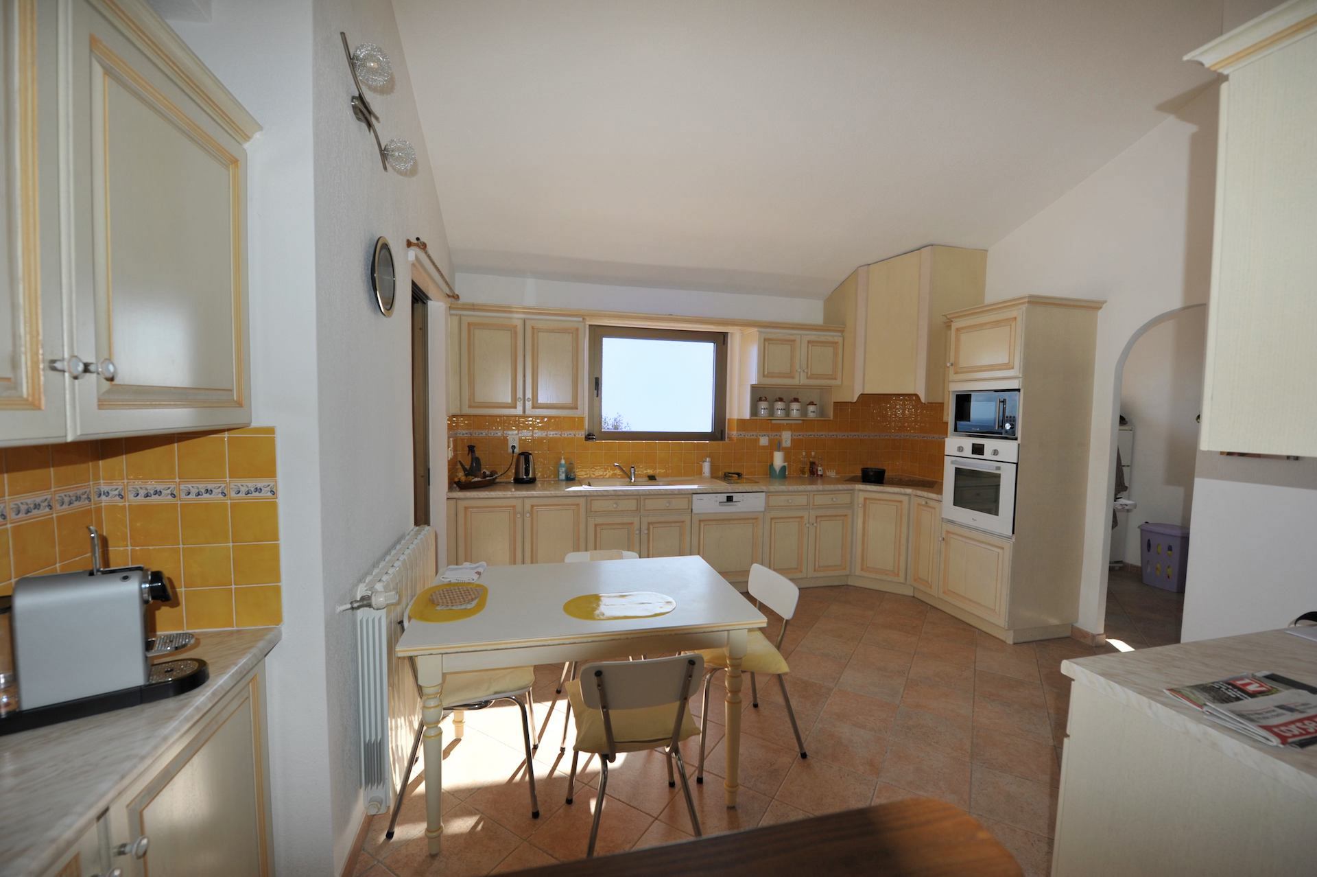 Propriété Domaine de PUNTA D'ORO (sur les hauteurs de Palombaggia/Santa Giulia): À 600m. à pied de la plage, Propriété 13 pièces comprenant Villa T-7 SUPERBE VUE MER PANORAMIQUE À 180° avec PISCINE et JACUZZI + 2 T-3 indépendants.