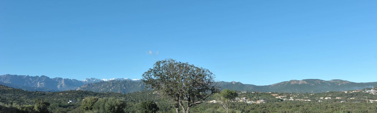 -DE LA TERRASSE, DU SÉJOUR ET DE 2 CHAMBRES: VUE DÉGAGÉE SUR LA CAMPAGNE ENVIRONNANTE ET LA CHAINE MONTAGNEUSE - -DE LA TERRASSE, DU SÉJOUR ET DE 2 CHAMBRES: VUE DÉGAGÉE SUR LA CAMPAGNE ENVIRONNANTE ET LA CHAINE MONTAGNEUSE -
