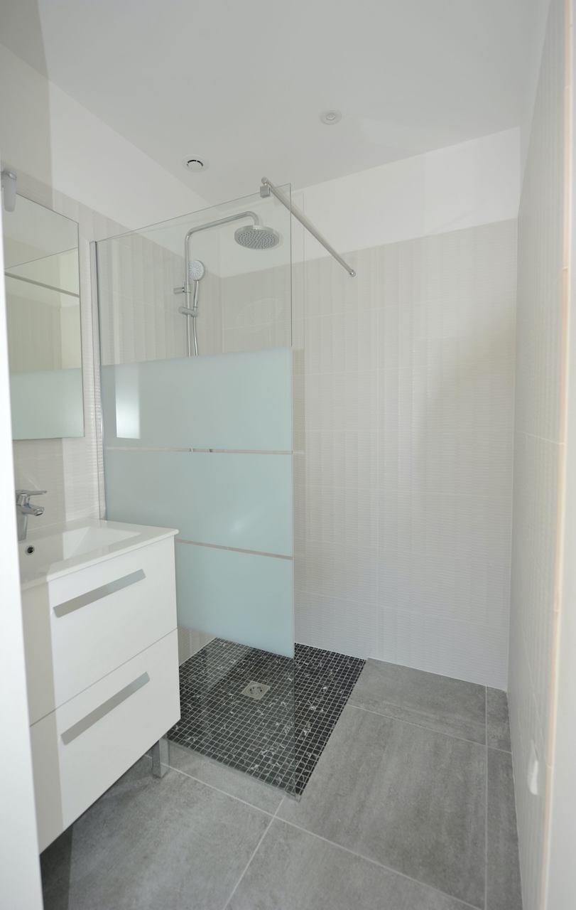 Entre St Cyprien et Pinarello, VILLA T-4 NEUVE, livrable avec OPTION PISCINE ou SPA sur demande.