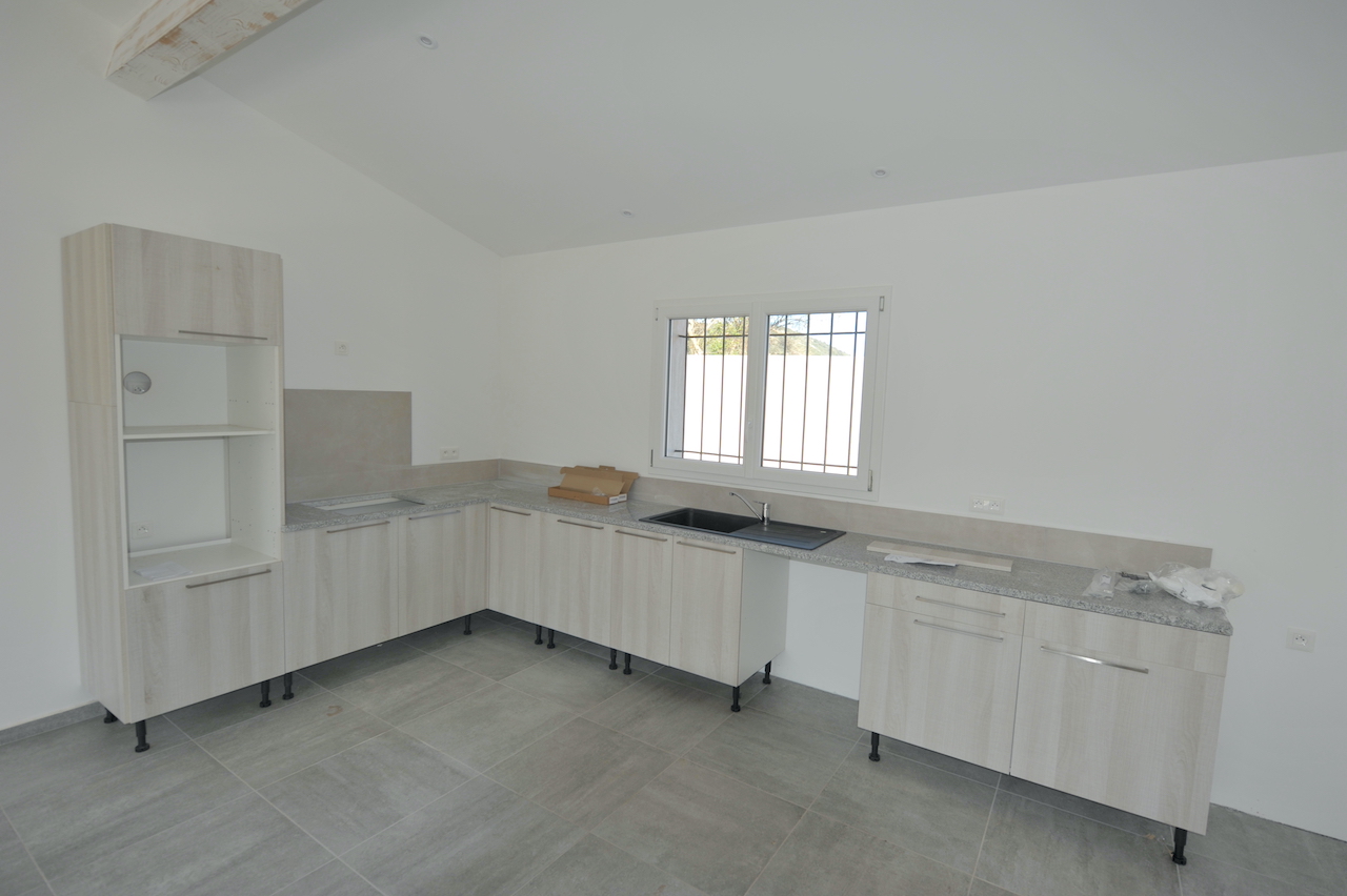 Entre St Cyprien et Pinarello, VILLA T-4 NEUVE, livrable avec OPTION PISCINE ou SPA sur demande.