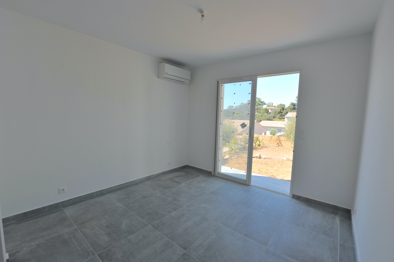 Entre St Cyprien et Pinarello, VILLA T-4 NEUVE avec PISCINE. Entre St Cyprien et Pinarello, VILLA T-4 NEUVE avec PISCINE.