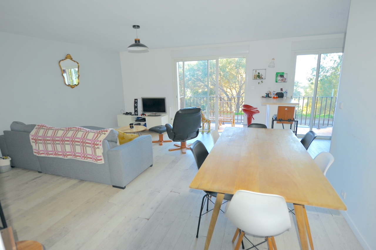 Trinité de Porto-Vecchio: BEL APPARTEMENT T-3 lumineux en PARFAIT ÉTAT.