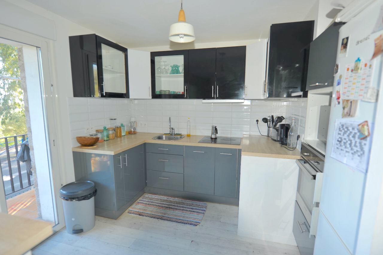 Trinité de Porto-Vecchio: BEL APPARTEMENT T-3 lumineux en PARFAIT ÉTAT.