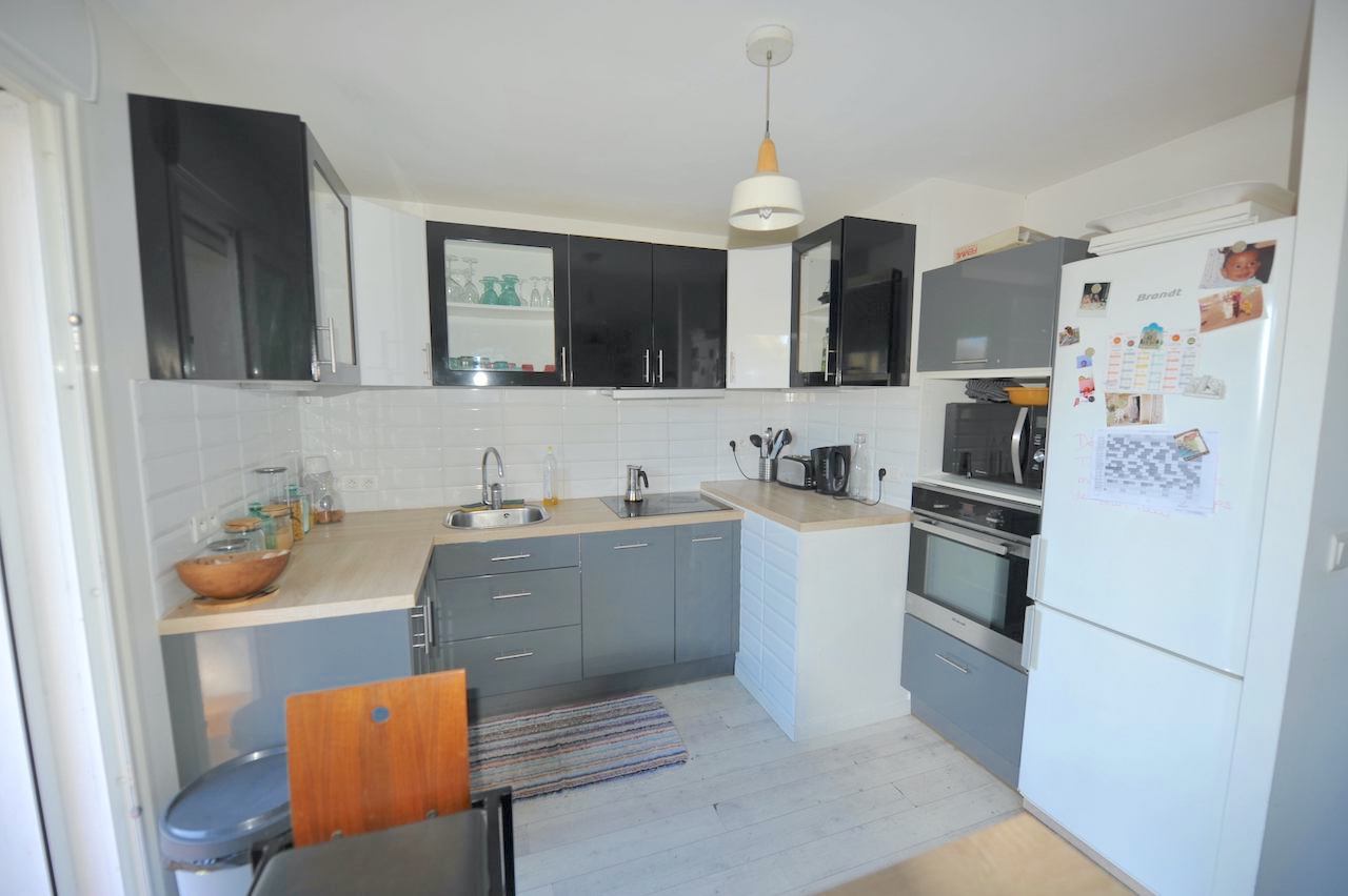 Trinité de Porto-Vecchio: BEL APPARTEMENT T-3 lumineux en PARFAIT ÉTAT.