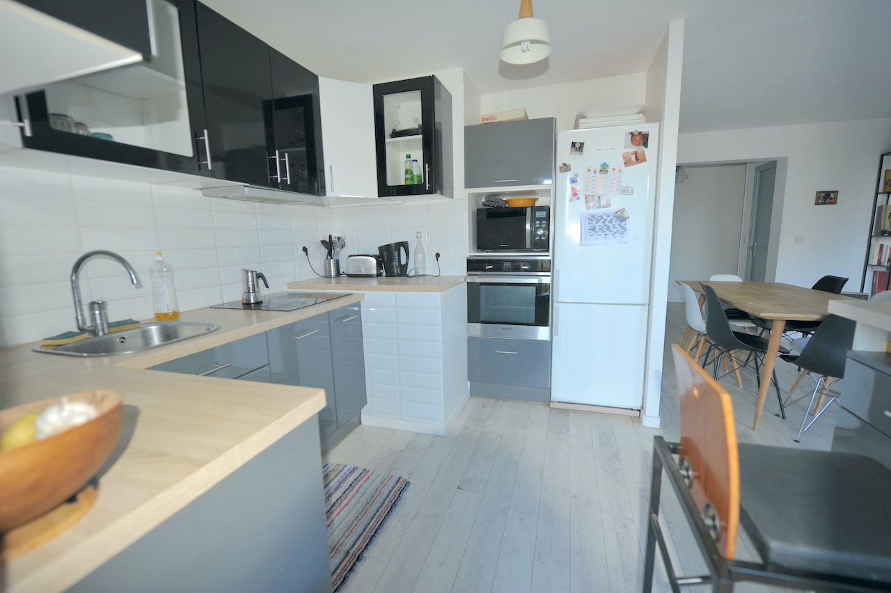 Trinité de Porto-Vecchio: BEL APPARTEMENT T-3 lumineux en PARFAIT ÉTAT.
