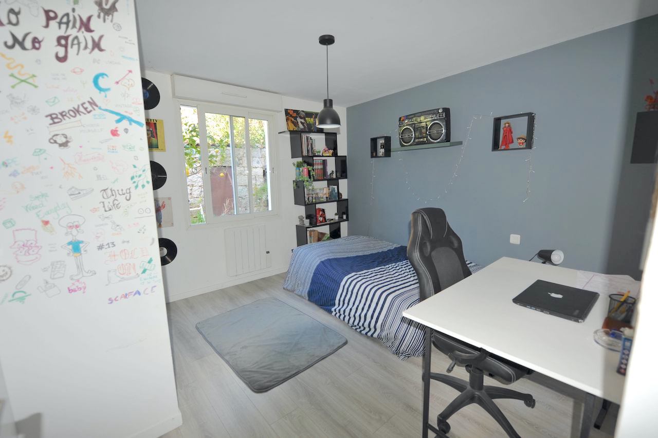 Trinité de Porto-Vecchio: BEL APPARTEMENT T-3 lumineux en PARFAIT ÉTAT.