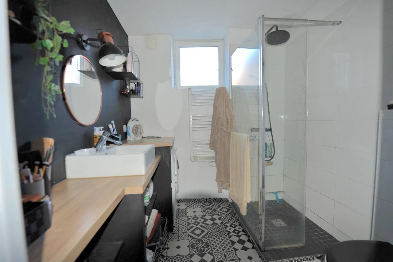 Trinité de Porto-Vecchio: BEL APPARTEMENT T-3 lumineux en PARFAIT ÉTAT.