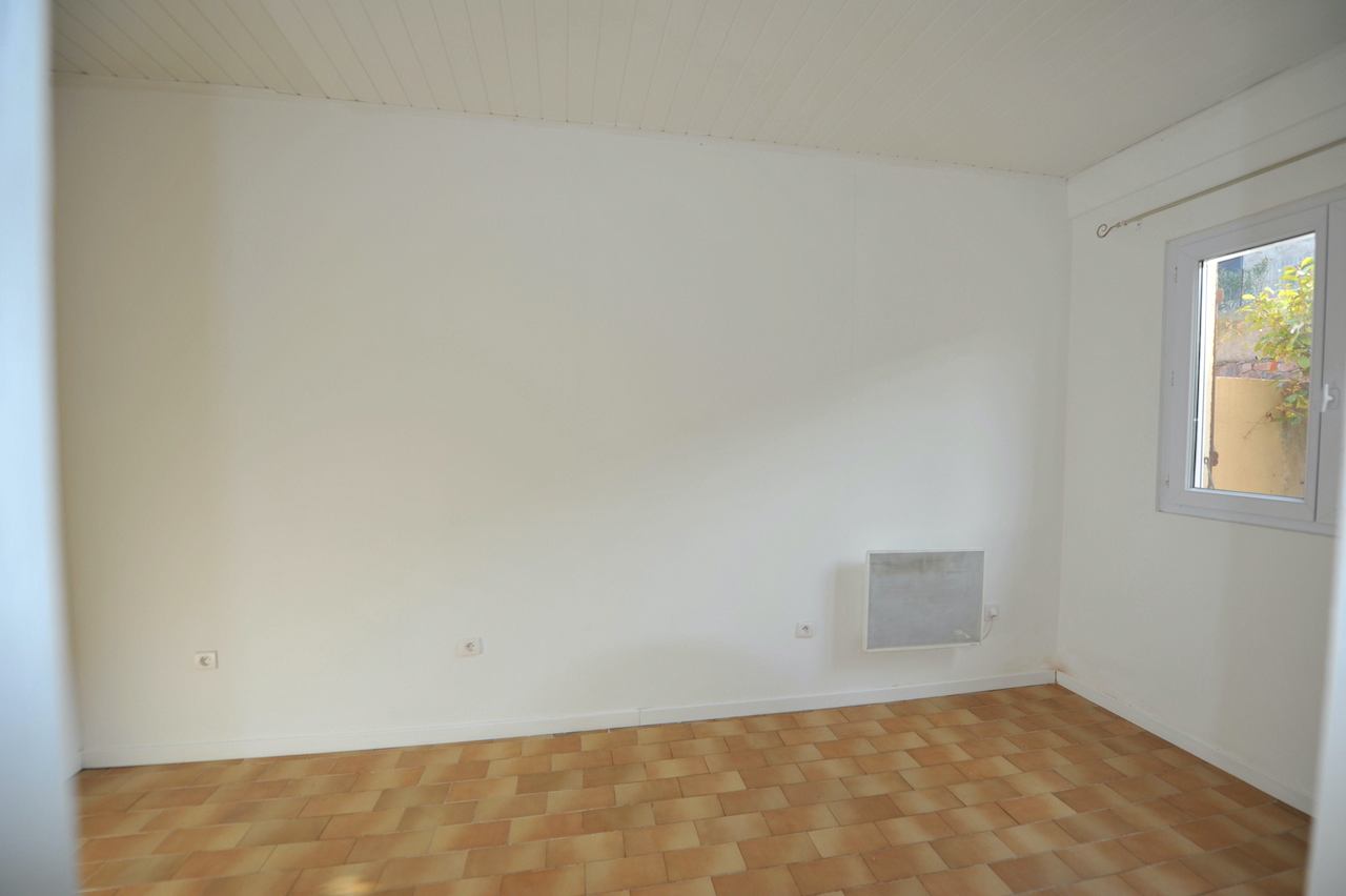 TARCO, Quartier marin du "Vieux Tarco", à moins de 100m. de la plage à pieds : MAISON T-3 avec POSSIBILITÉS D'EXTENSION et SURÉLÉVATION D'UN ÉTAGE AVEC VUE MER.
