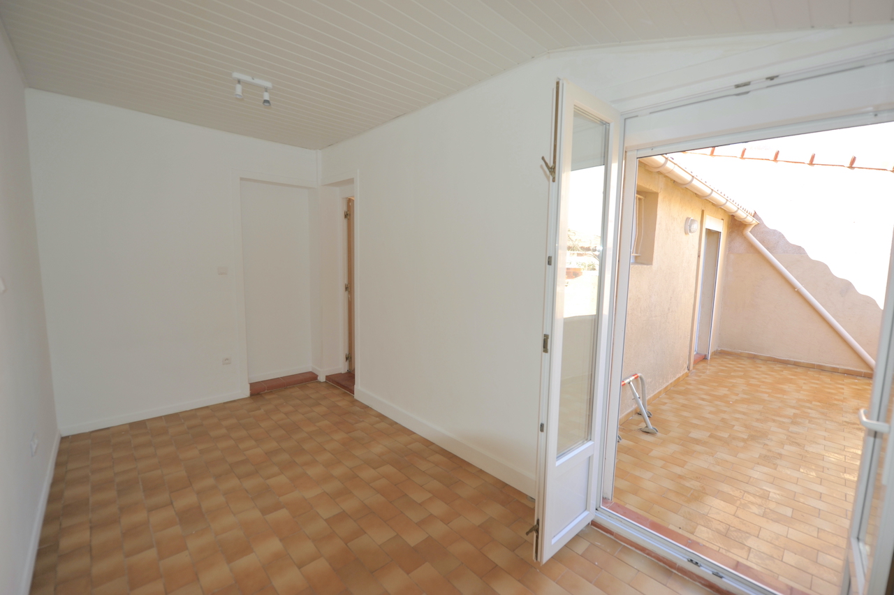 TARCO, Quartier marin du "Vieux Tarco", à moins de 100m. de la plage à pieds : MAISON T-3 avec POSSIBILITÉS D'EXTENSION et SURÉLÉVATION D'UN ÉTAGE AVEC VUE MER.
