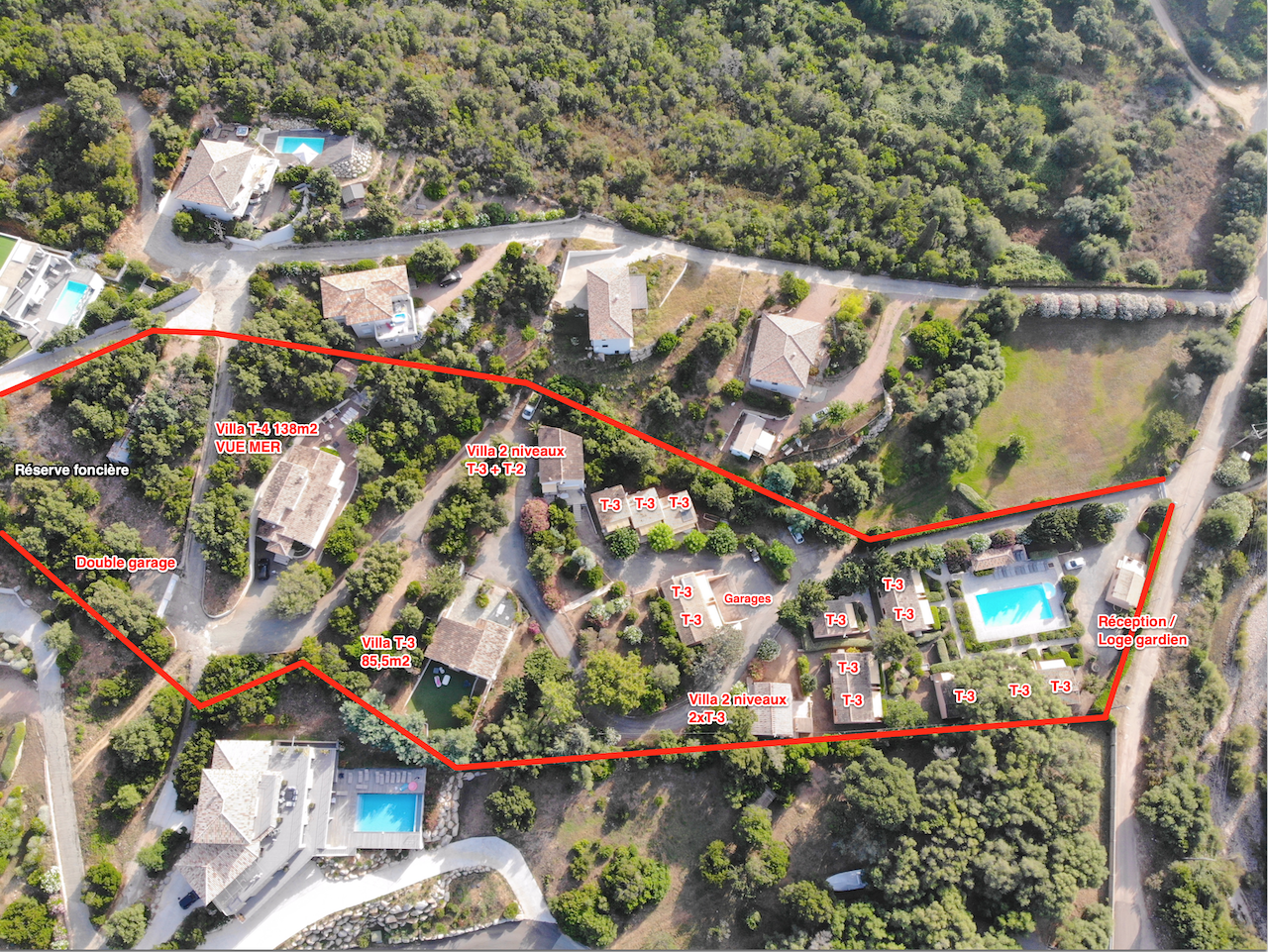 TARCO, à 400 m. de la plage à pied: ENSEMBLE IMMOBILIER composé de 2 VILLAS, 4 APPARTEMENTS ET 14 BUNGALOWS T-3 , PISCINE 14X7 ET POOL-HOUSE, GARAGES ET PARKING.