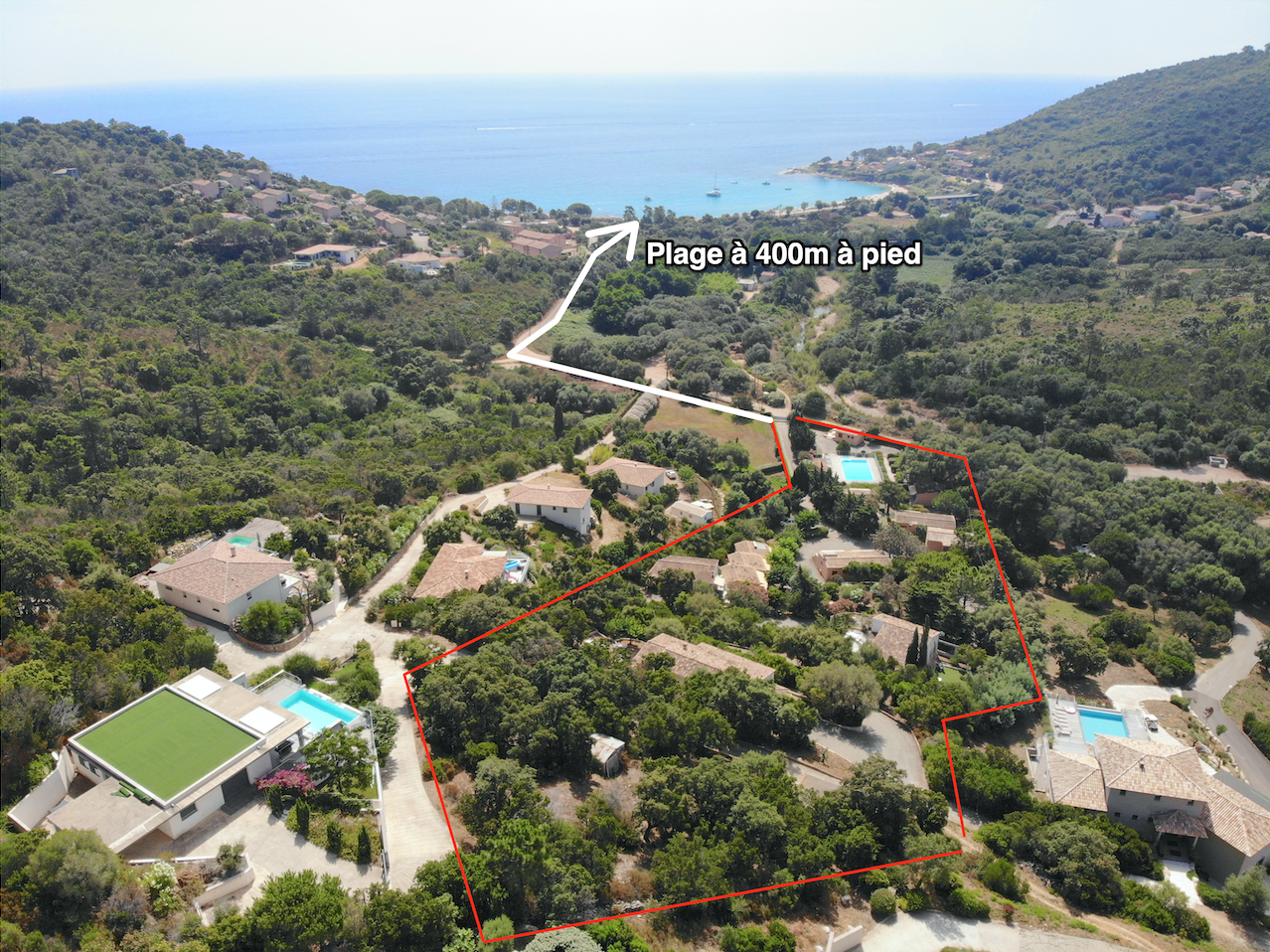 TARCO, à 400 m. de la plage à pied: ENSEMBLE IMMOBILIER composé de 2 VILLAS, 4 APPARTEMENTS ET 14 BUNGALOWS T-3, PISCINE 14X7 ET POOL-HOUSE, GARAGES ET PARKING.