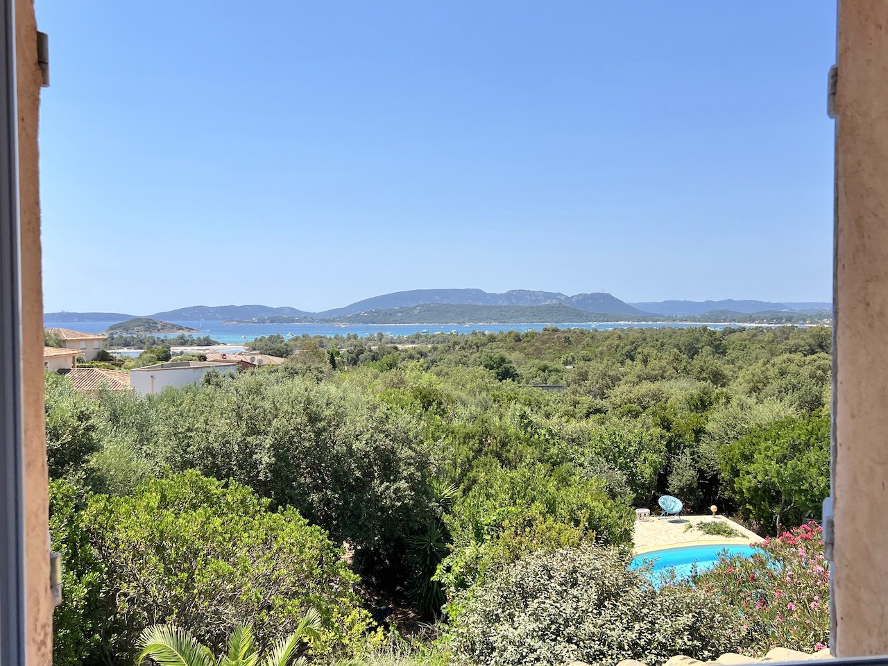 DOMAINE D'ARASU, VILLA T-5 VUE PANORAMIQUE MER sur beau terrain arboré et paysagé, PISCINABLE.