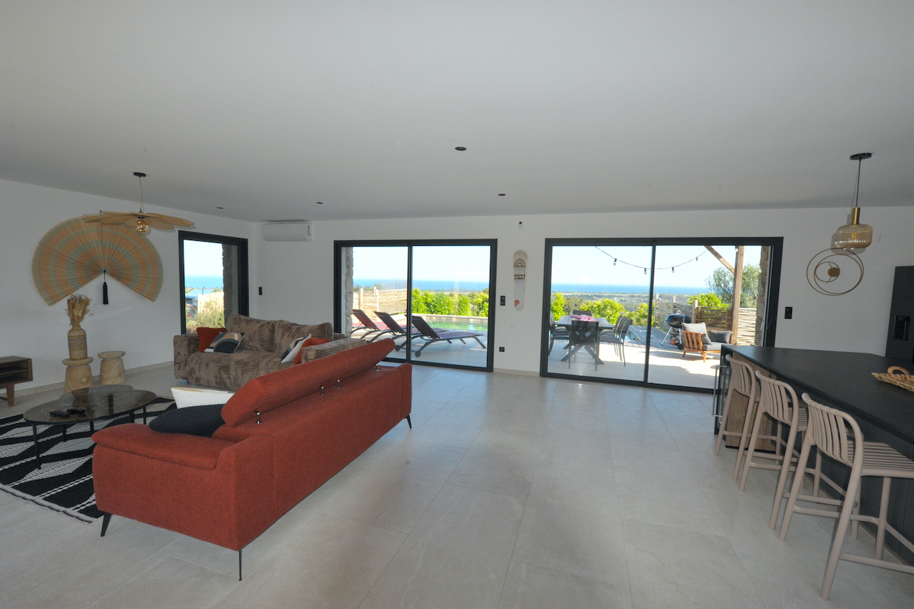 SOLENZARA: BERGERIE T-4 NEUVE AVEC PISCINE, VUE MER PANORAMIQUE. SOLENZARA: BERGERIE T-4 NEUVE AVEC PISCINE, VUE MER PANORAMIQUE.