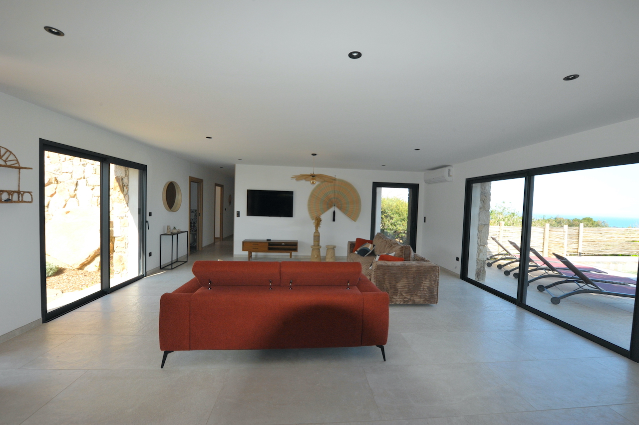 SOLENZARA: BERGERIE T-4 NEUVE AVEC PISCINE, VUE MER PANORAMIQUE. SOLENZARA: BERGERIE T-4 NEUVE AVEC PISCINE, VUE MER PANORAMIQUE.