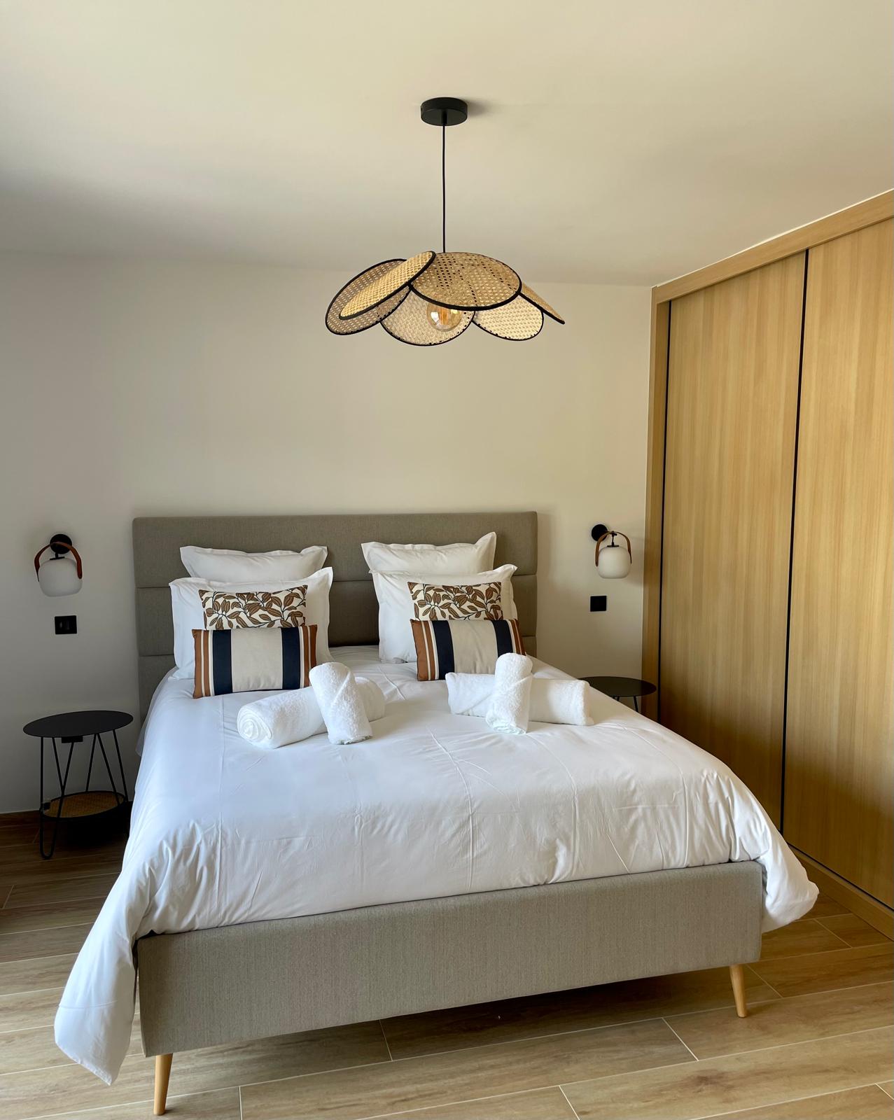 SOLENZARA: BERGERIE T-4 NEUVE AVEC PISCINE, VUE MER PANORAMIQUE. SOLENZARA: BERGERIE T-4 NEUVE AVEC PISCINE, VUE MER PANORAMIQUE.