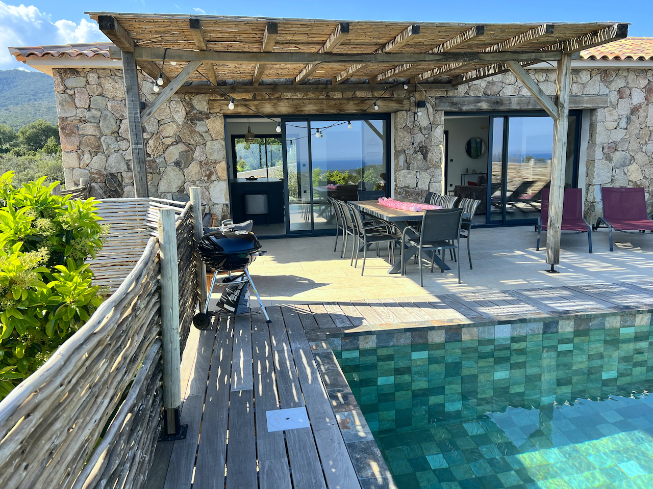 SOLENZARA: BERGERIE T-4 NEUVE AVEC PISCINE, VUE MER PANORAMIQUE.
