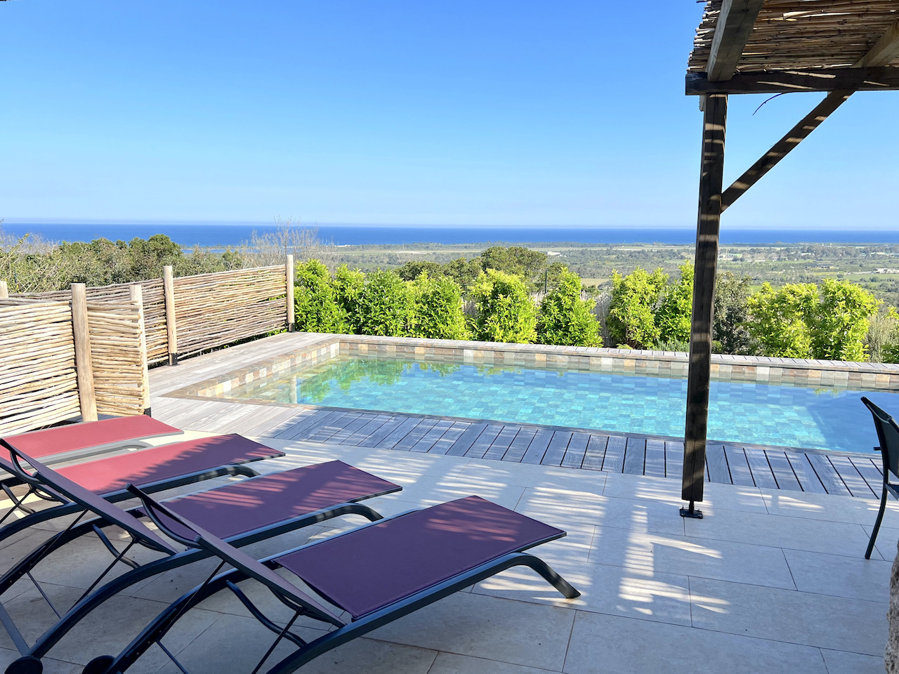 SOLENZARA: BERGERIE T-4 NEUVE AVEC PISCINE, VUE MER PANORAMIQUE.
