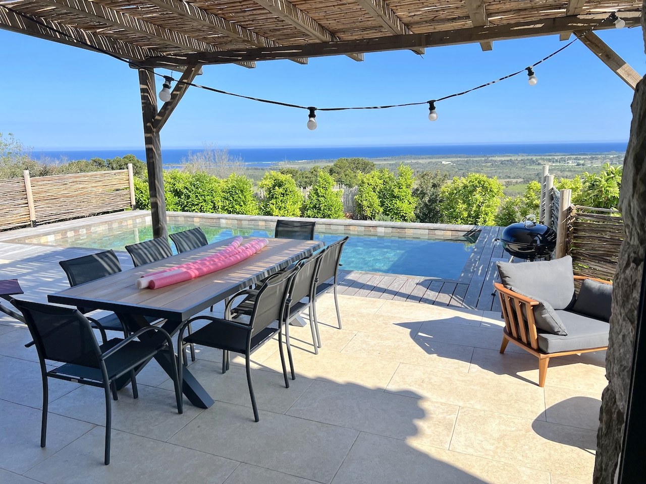 SOLENZARA: BERGERIE T-4 NEUVE AVEC PISCINE, VUE MER PANORAMIQUE.