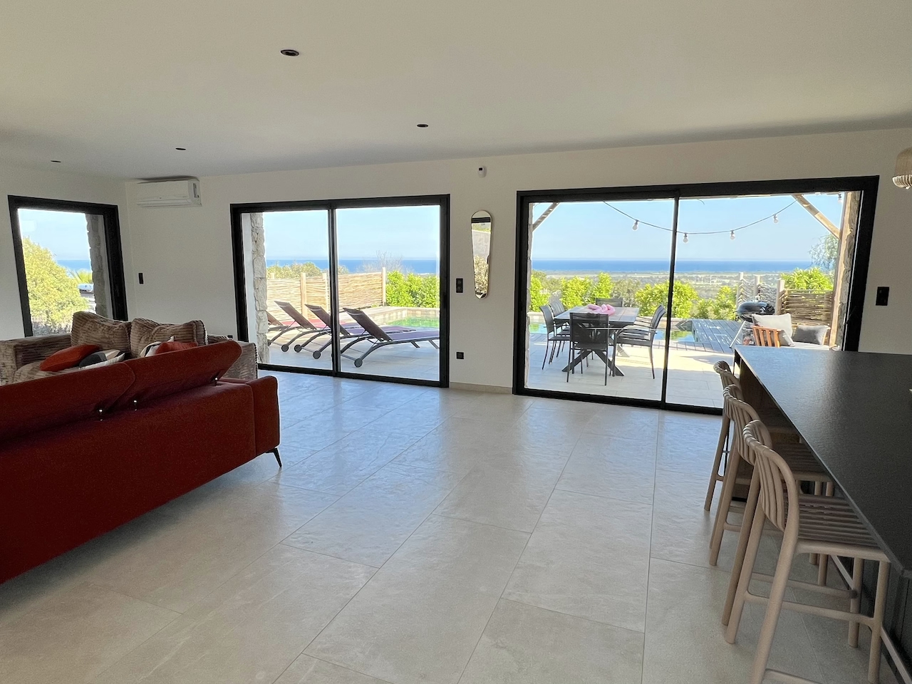 SOLENZARA: BERGERIE T-4 NEUVE AVEC PISCINE, VUE MER PANORAMIQUE.