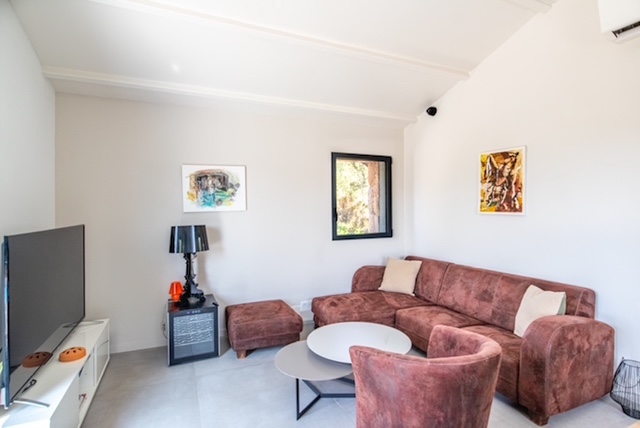 Dominant les plages de Santa Giulia et Palombaggia: BERGERIE RÉNOVÉE VUE MER avec TERRASSE/PERGOLA et PISCINE, DOUBLE CARPORT.