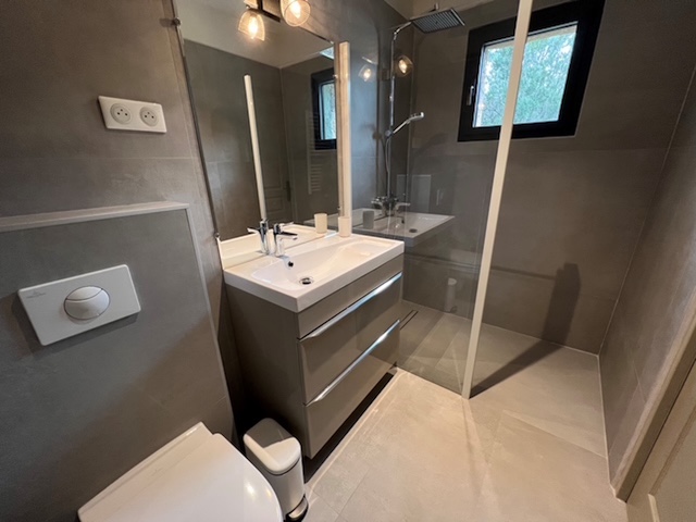 Dominant les plages de Santa Giulia et Palombaggia: BERGERIE RÉNOVÉE VUE MER avec TERRASSE/PERGOLA et PISCINE, DOUBLE CARPORT.