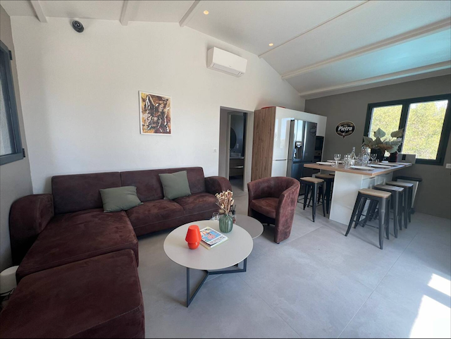 Dominant les plages de Santa Giulia et Palombaggia: BERGERIE RÉNOVÉE VUE MER entièrement meublée et équipée avec TERRASSE/PERGOLA et PISCINE, DOUBLE CARPORT.