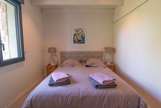 Dominant les plages de Santa Giulia et Palombaggia: BERGERIE RÉNOVÉE VUE MER entièrement meublée et équipée avec TERRASSE/PERGOLA et PISCINE, DOUBLE CARPORT.