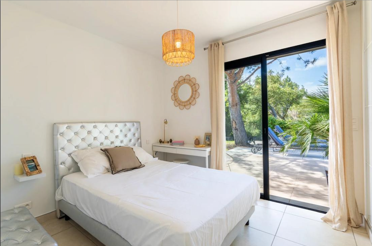 Marina di Fiori, à moins de 500m. de la plage: Villa T-6 avec PISCINE 12X4, JACUZZI et POOL-HOUSE/SALLE DE SPORT.