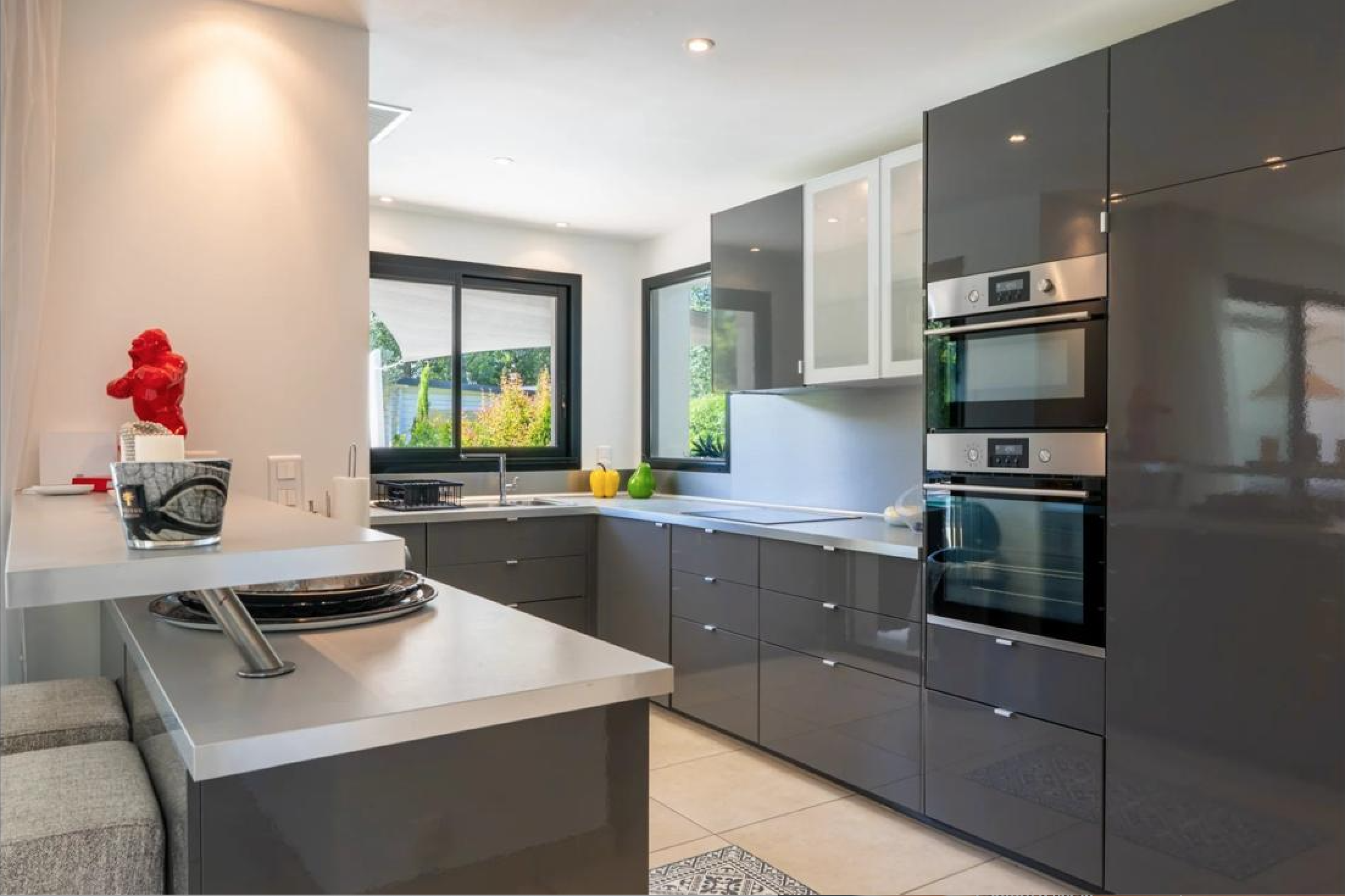 Marina di Fiori, à moins de 500m. de la plage: Villa T-6 avec PISCINE 12X4, JACUZZI et POOL-HOUSE/SALLE DE SPORT.