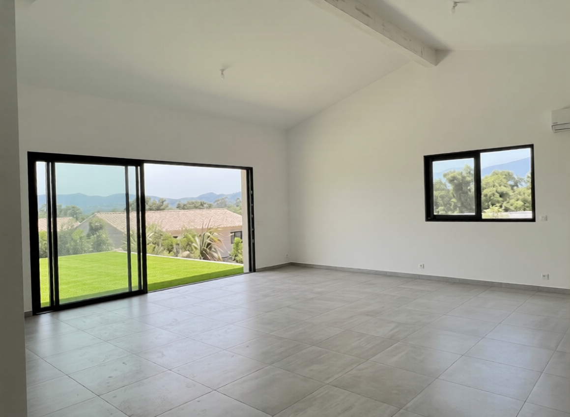 Copie de Ste Lucie de porto-Vecchio, à moins de 2 min. de la plage de Fautéa: VILLA T-4 NEUVE de plain-pied sur terrain clos et aménagé, PISCINABLE.