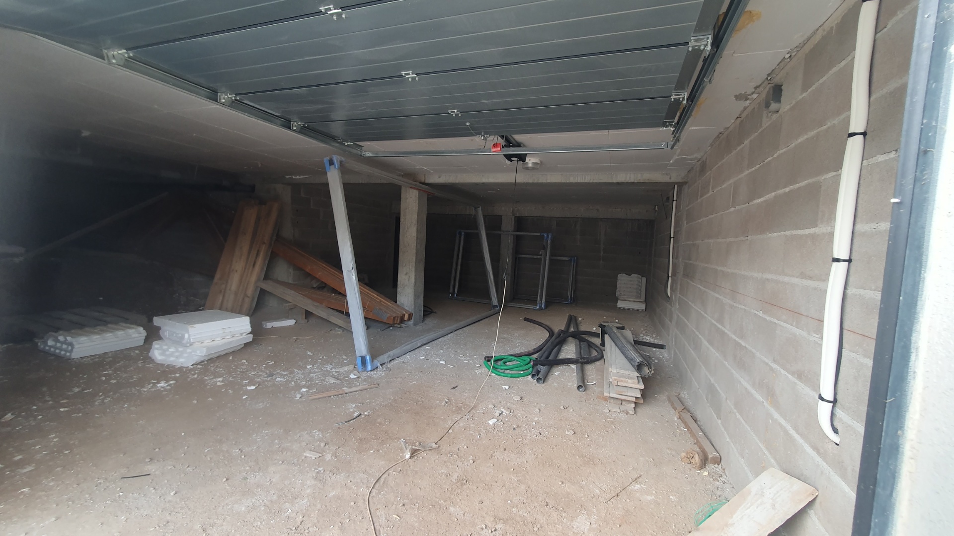 Ste Lucie de porto-Vecchio, à moins de 2 min. de la plage de Fautéa: VILLA T-4 NEUVE avec NIVEAU GARAGE + PISCINE 8x4 sur terrain clos et aménagé.