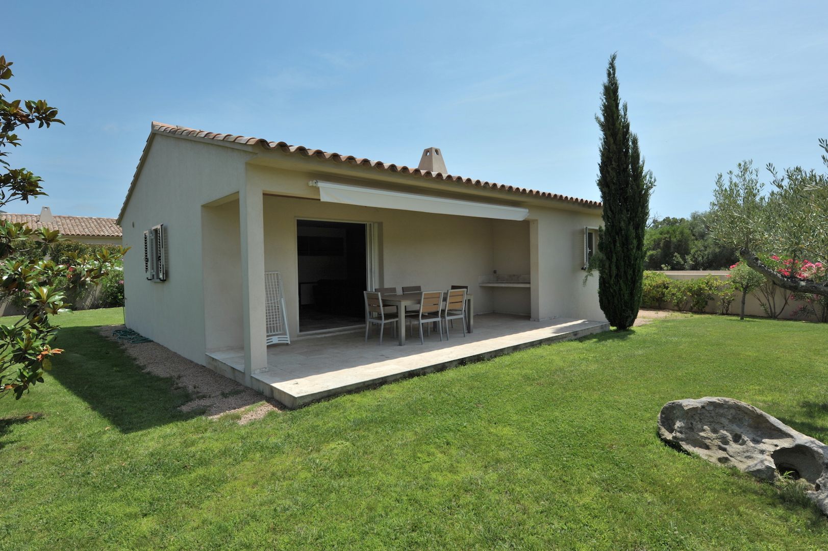 Entre Ste Lucie de Porto-Vecchio et Fautéa: Villa type 3 NEUVE avec option piscine possible.