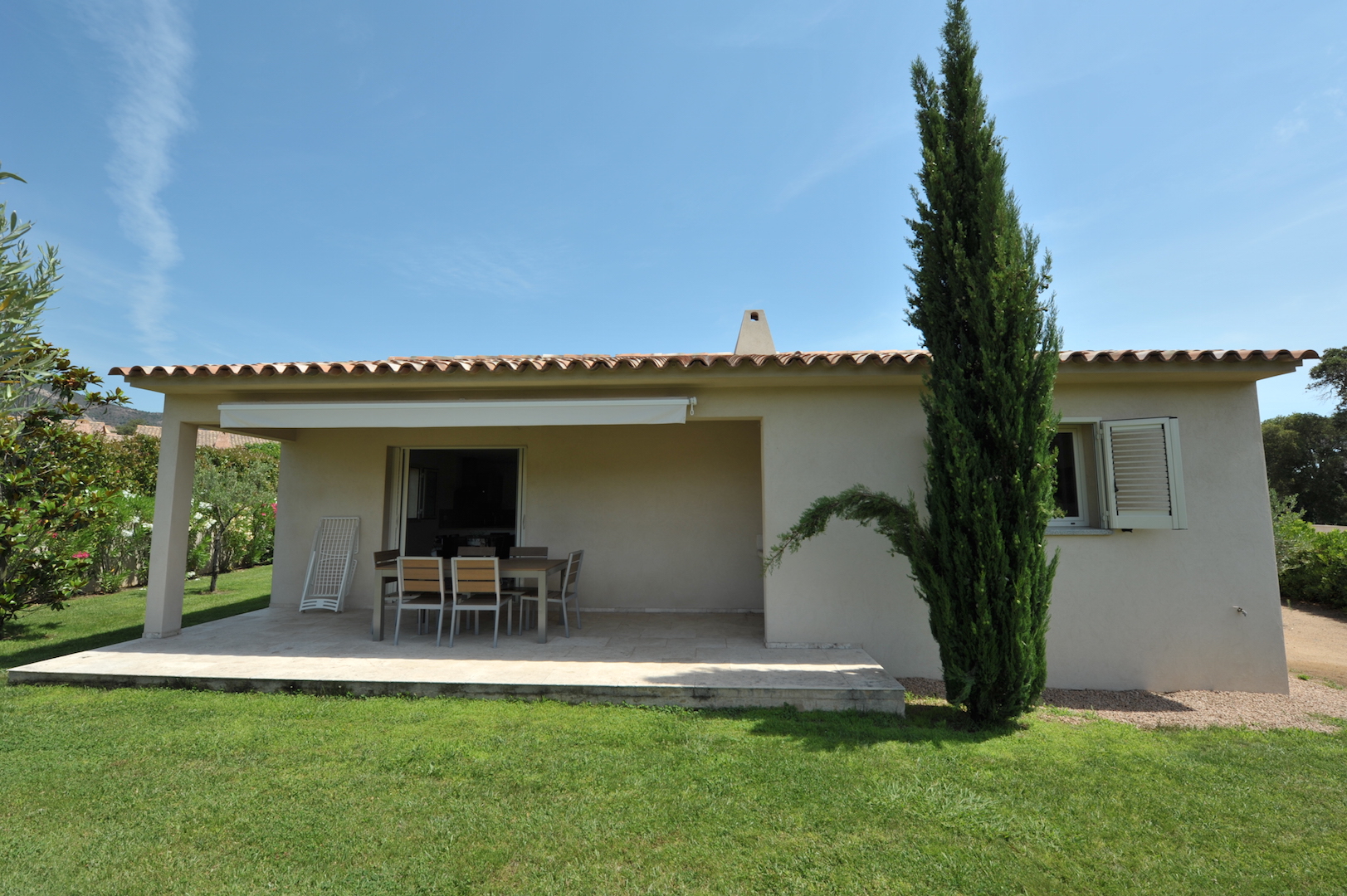 Entre Ste Lucie de Porto-Vecchio et Fautéa: Villa type 3 NEUVE avec option piscine possible.