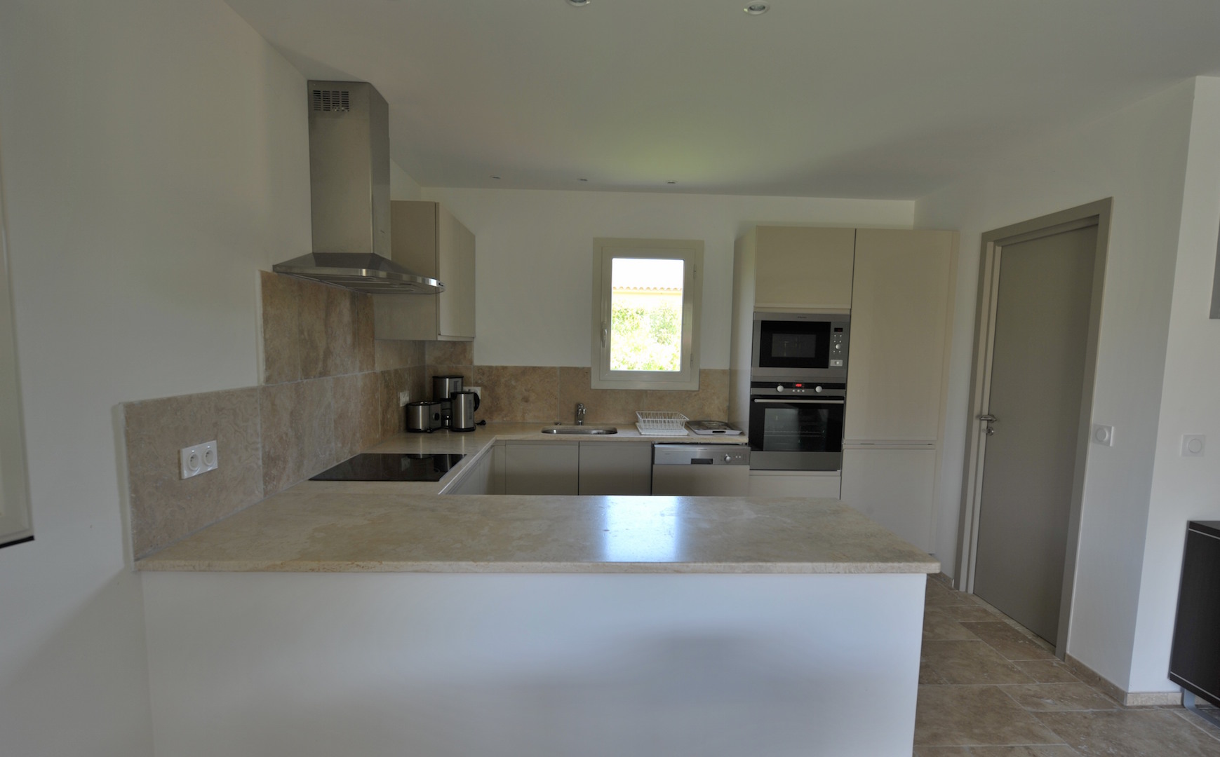 Entre Ste Lucie de Porto-Vecchio et Fautéa: Villa type 3 NEUVE avec option piscine possible.