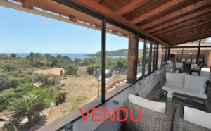 Favone: Villa T-5 VUE MER PANORAMIQUE et COMPLÈTEMENT RÉNOVÉE, à 700m. de la plage à pieds.