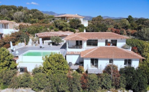 Golfo di Sogno, entre Marina di Fiori et Cala Rossa: Propriété comprenant une VILLA T-4 VUE PANORAMIQUE SUR LE GOLFE AVEC POOL-HOUSE et PISCINE, ainsi qu'une dépendance de type BERGERIE.