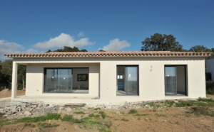 Ste Lucie de porto-Vecchio, à moins de 2 min. de la plage de Fautéa: VILLA T-4 NEUVE de plain-pied et PISCINABLE, POSSIBILITÉ GARAGE 50m2.