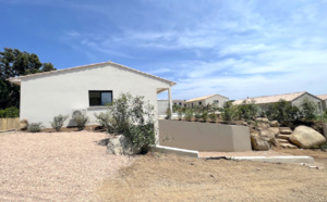 Ste Lucie de porto-Vecchio, à moins de 2 min. de la plage de Fautéa: VILLA T-4 NEUVE de plain-pied et PISCINABLE, POSSIBILITÉ GARAGE 50m2.