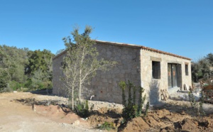 Idéalement placée entre St Cyprien et Pinarello, BERGERIE T-3 NEUVE avec PISCINE et CUISINE d'ÉTÉ (livraison 2ème semestre 2023).