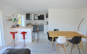 Trinité de Porto-Vecchio: BEL APPARTEMENT T-3 lumineux en PARFAIT ÉTAT.
