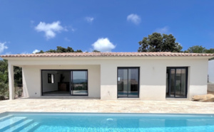 Ste Lucie de porto-Vecchio, à moins de 2 min. de la plage de Fautéa: VILLA T-4 NEUVE de plain-pied sur terrain clos et aménagé.