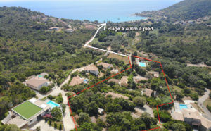 TARCO, à 400 m. de la plage à pied: ENSEMBLE IMMOBILIER composé de 2 VILLAS, 4 APPARTEMENTS ET 14 BUNGALOWS T-3 , PISCINE 14X7 ET POOL-HOUSE, GARAGES ET PARKING.