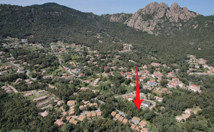 Conca village (centre), à moins de 10 min. du centre de Ste Lucie de Porto-Vecchio, 18 minutes des plages de Pinarello ou de Favone: Terrain à bâtir avec C-U OPÉRATIONNEL PURGÉ pour construction d'une maison individuelle.